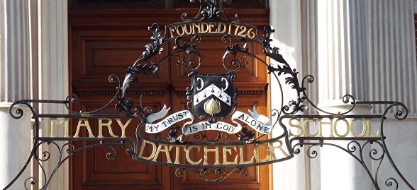 Mary Datchelor School crest